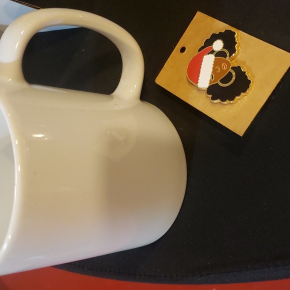 Lapel Pin sassy girl in Santa Hat - Picture 7 of 8